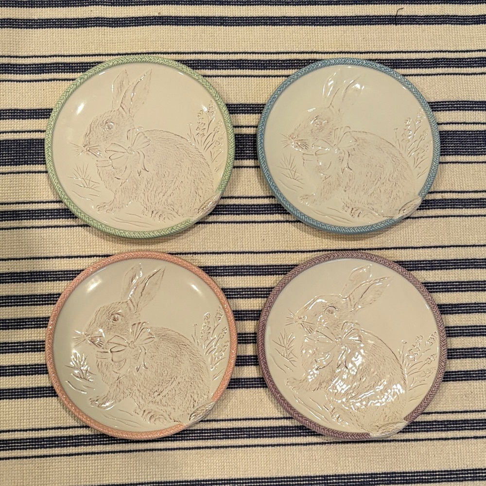 NWOT Juliska Set of Four Rabbit Embossed Ceramic Dessert Plates 9” Set of 4